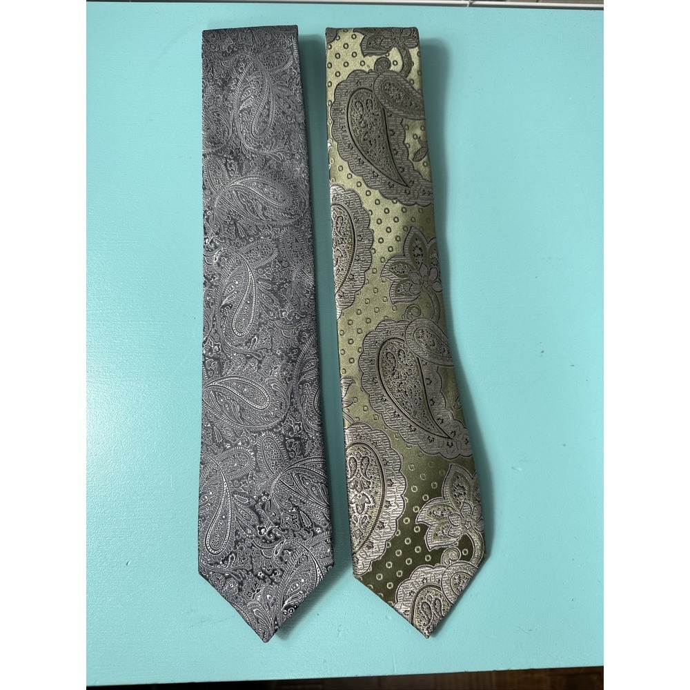 Countess Mara Stunning Paisley Green & Gray 100% Silk Tie 3 1/2" x 58"